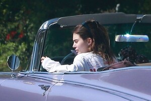 kendall-jenner-in-her-cadillac-04-02-2020-2.jpg