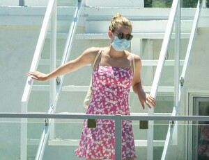 lili-reinhart-out-with-friend-in-los-angeles-4-28-20-10.jpg