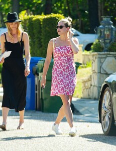 lili-reinhart-out-with-friend-in-los-angeles-4-28-20-8.jpg