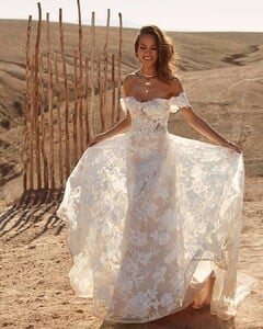 madilanebridal_92692577_539267757012278_809037683102352517_n.jpg