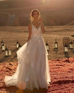madilanebridal_92958043_1091733864540181_7081477321877524445_n.jpg