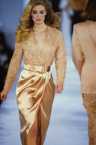 michael-kors-ss-1992-elaine.thumb.jpg.9aeded645f2ac5d303a5668b019b485c.jpg