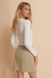 misslisibell_overlap_one_button_skirt_1655-000022-0005_04k.jpg