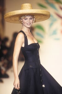 oscar-de-la-renta-ss-1993-2.thumb.jpg.ff599b78fb0e65f2974aac0fe8709bff.jpg