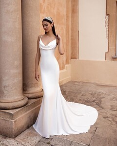 pronovias_79389218_447505859525217_3668791079656697370_n.jpg