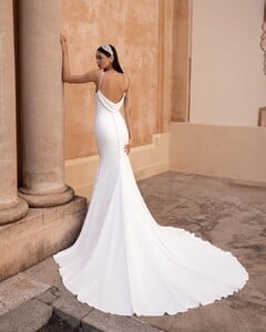 pronovias_80341546_189291525528571_6208275902707123451_n.jpg