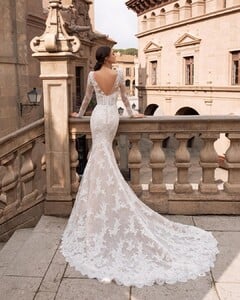pronovias_87609430_678576869552472_1754677209065758238_n.jpg