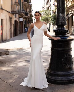 pronovias_89828521_233299717828890_2542189064569294943_n.jpg