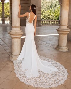 pronovias_90330593_507245013321847_681698183074624789_n.jpg