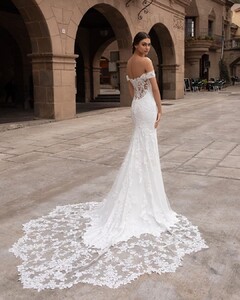 pronovias_90475643_210053303598284_6037615369431096960_n.jpg