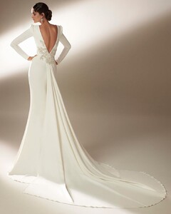 pronovias_91250023_237954630925759_3688473747183681004_n.jpg