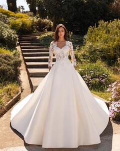 pronovias_92354111_2891028147601024_168622918057271068_n.jpg