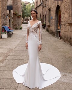 pronovias_92637006_2882576971837216_3957404660989383714_n.jpg