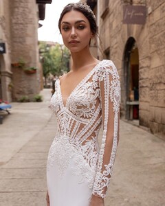 pronovias_92754997_107011410862285_7876051621117247939_n.jpg