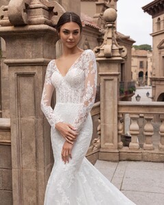 pronovias_92953325_101443871515231_7742738086545293304_n.jpg