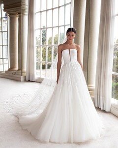 pronovias_93266267_1584805195007849_5052863128564677575_n.jpg