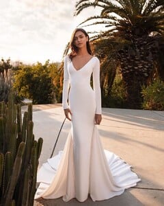 pronovias_93274891_223330775646987_3530152254236407794_n.jpg