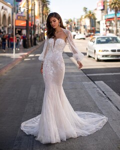 pronovias_93476657_535781240707178_6576779967815481634_n.jpg