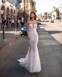 pronovias_93721426_2871620462926820_2740301188617093890_n.jpg