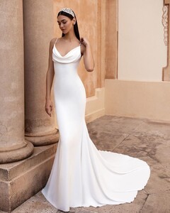 pronovias_93777482_561080447858983_5888724098108586267_n.jpg
