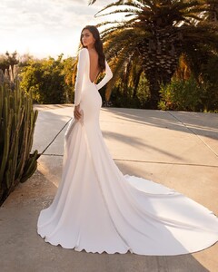 pronovias_93829023_500655460818498_7751874357657869054_n.jpg