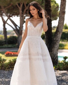 pronovias_93989520_1576597982497904_3164579120437051991_n.jpg