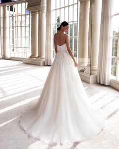 pronovias_94103103_504908197055786_5274411339266685145_n.jpg