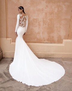 pronovias_94103906_864039227341204_1786719565915601153_n.jpg