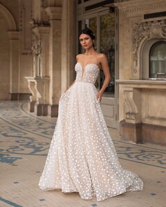 pronovias_94203355_164054428245020_7484673092294037626_n.jpg