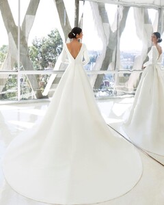 pronovias_94269165_104048021235873_1377388891549317004_n.jpg