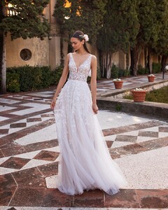 pronovias_94466904_2454291878005746_5863964695118498546_n.jpg