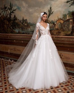 pronovias_94472100_536557693674492_6342686825197322232_n.jpg