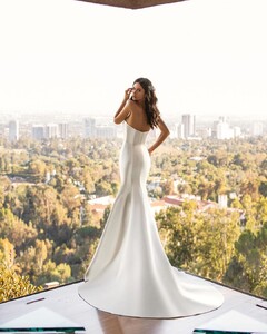 pronovias_94575690_2719862084777882_7134825473239441132_n.jpg