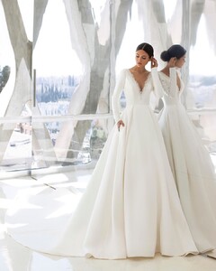 pronovias_94662213_236139000806965_6293732354207381628_n.jpg
