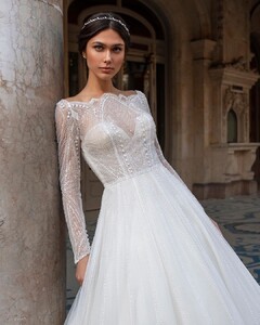 pronovias_94722154_100762108274944_8284239701371916097_n.jpg