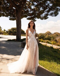 pronovias_95324178_539492383595058_765185395827304120_n.jpg