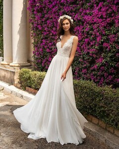 pronovias_95409501_153469529493047_6127663872320905907_n.jpg