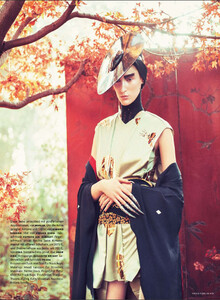 vogue-germany-2-2013_franzi-mueller_(10).thumb.jpg.0168d187051f74e312e830d8a4f899dd.jpg