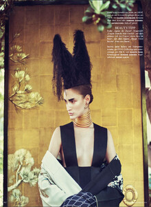 vogue-germany-2-2013_franzi-mueller_(6).thumb.jpg.8d2add74773bfcb6beadc02a3a9af9b6.jpg