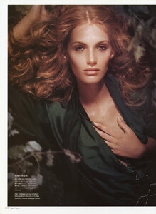 vogue-jp-oct-2004-4-a-free-spirit-009.jpg