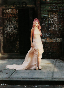 von_Unwerth_Vogue_Italia_April_1994_05.thumb.png.6d4a8449e7b34308d7511f3f519e2252.png