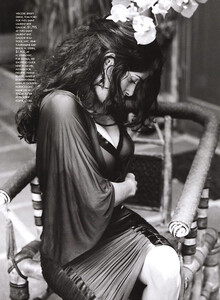 womanonamission_bwgbsh02.jpg