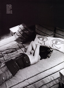 womanonamission_bwgbsh08.jpg