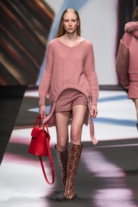 00004-Maryling-Fall-2019-ready-to-wear.thumb.jpg.e1257f087e8b155cdf103f281a229d1e.jpg