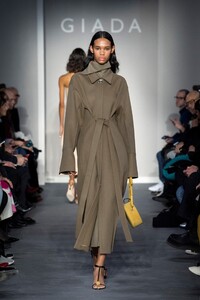 00005-Giada-RTW-Fall-2020.thumb.jpg.94f47090486c5931cc4cf2d4cadc8354.jpg