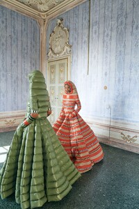 00010-MONCLER-PIERPAOLO-PICCIOLI-FALL-2019-READY-TO-WEAR.thumb.jpg.db02339d60d0d1c1537d252df9b4d8d1.jpg