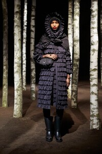00012-MONCLER-SIMONE-ROCHA-2019-READY-TO-WEAR.thumb.jpg.a325035403a8a570eb06827fb9239f6c.jpg