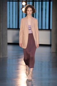 00023-max-mara-vogue-resort-2019-indigital.thumb.jpg.f84bd68d13a5e08c2a5f286a533407ee.jpg