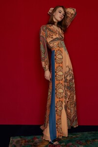 02-etro-pre-fall-18.thumb.jpg.8e11a837efe9505cc164fd51de343a2b.jpg