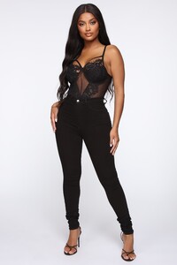 03-28-19_Studio_2_RM_15-15-05_37__18T201N_Black_P_0773_RA.jpg